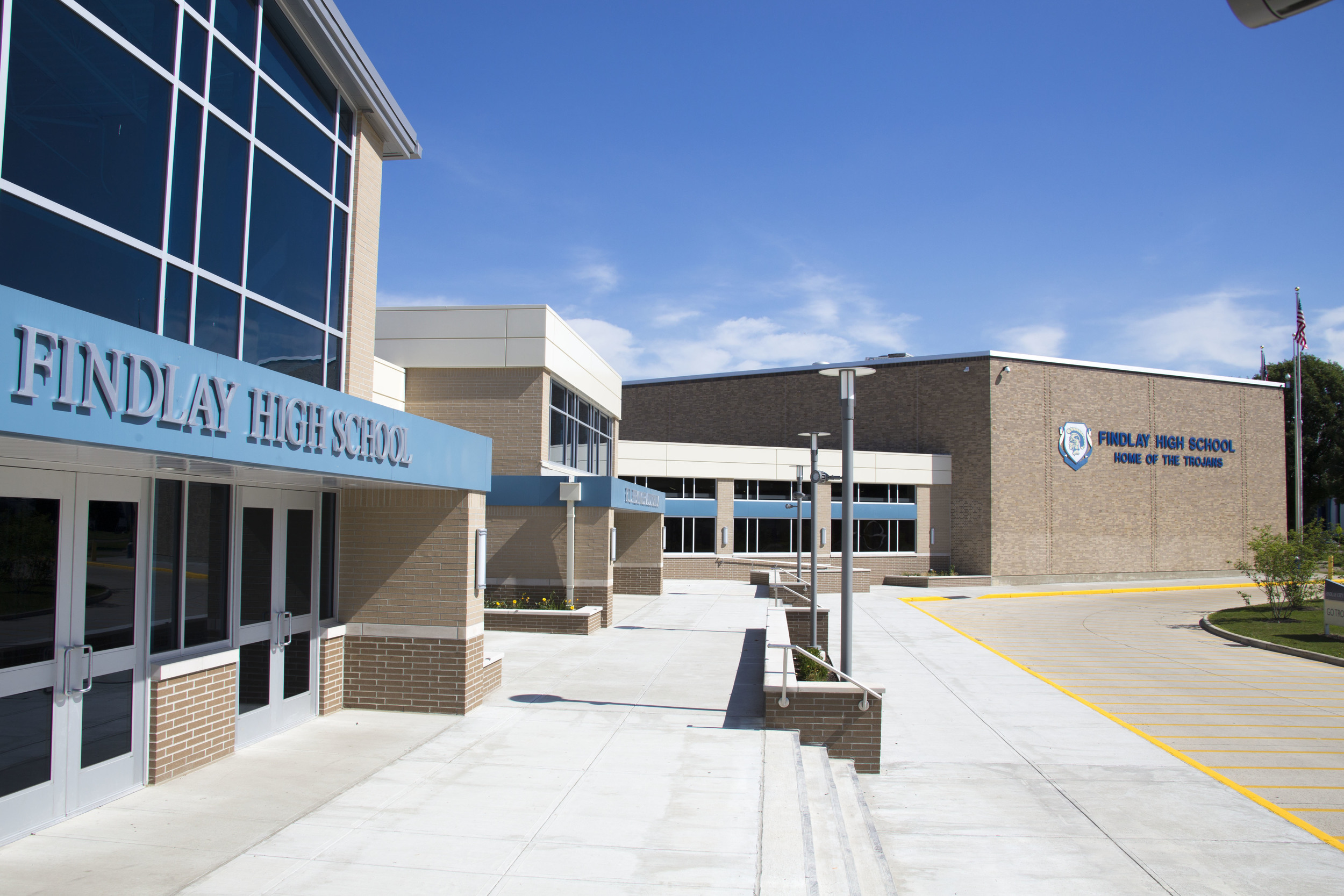 www.rcmarchitects.com - findlay city schools - high school front entry (2)