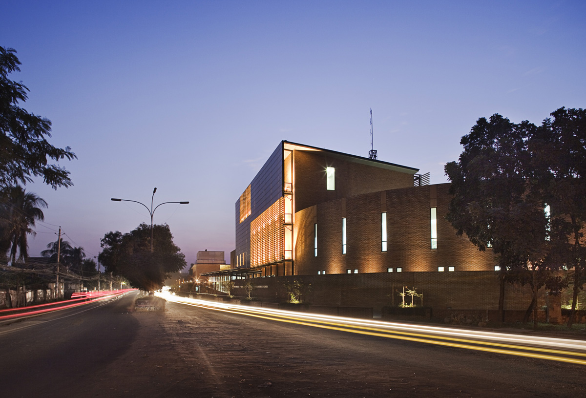 Canadian Chancery Dhaka Exterior 01