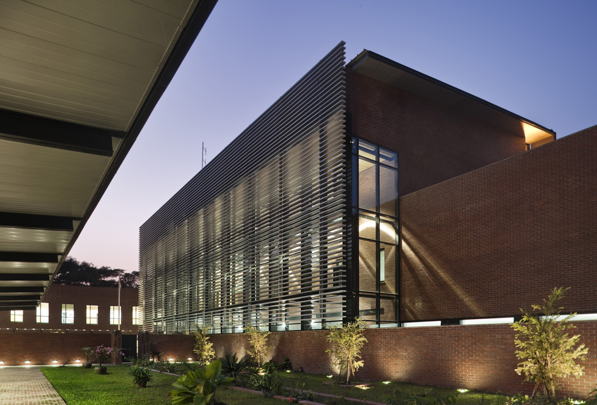 Canadian Chancery Dhaka Exterior 02