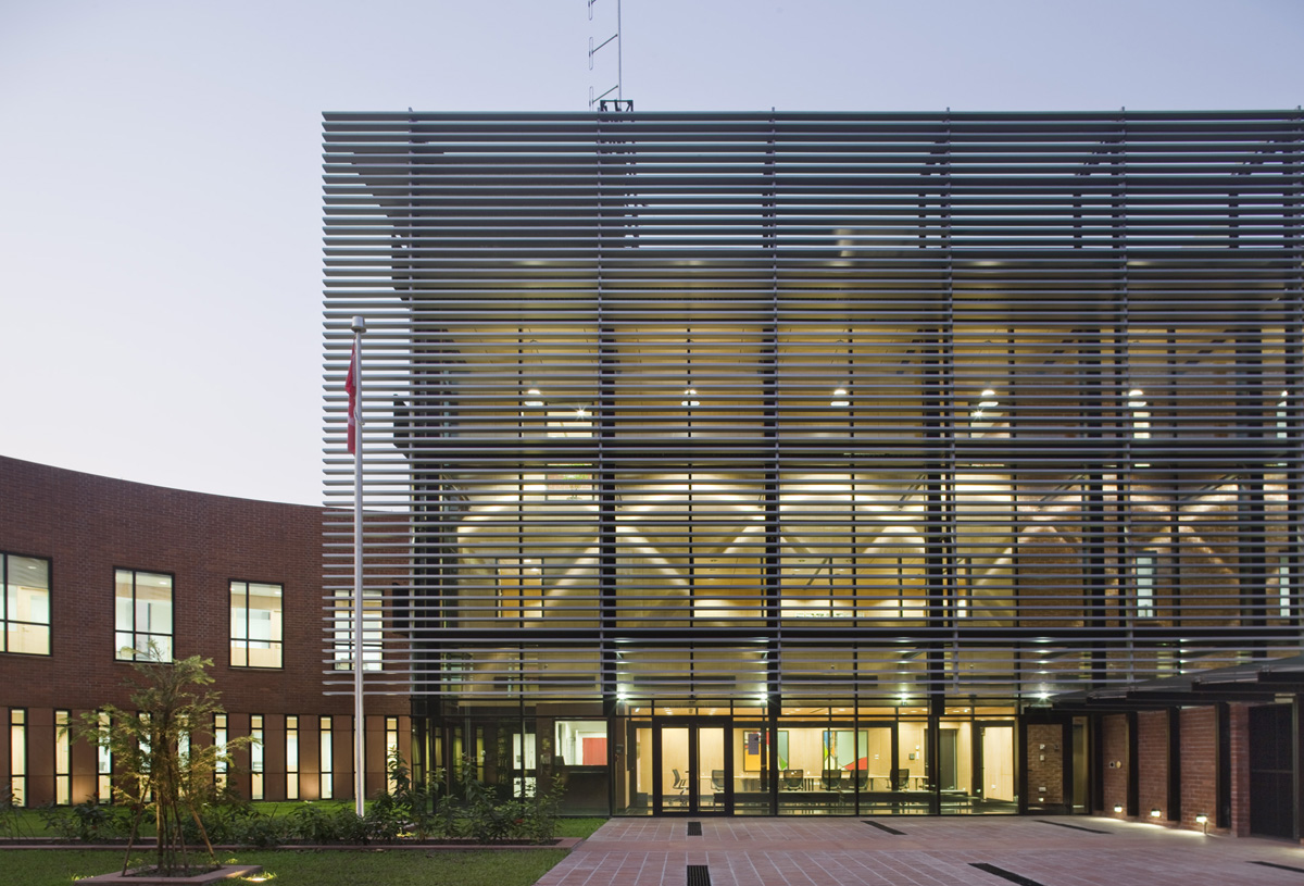 Canadian Chancery Dhaka Exterior 04