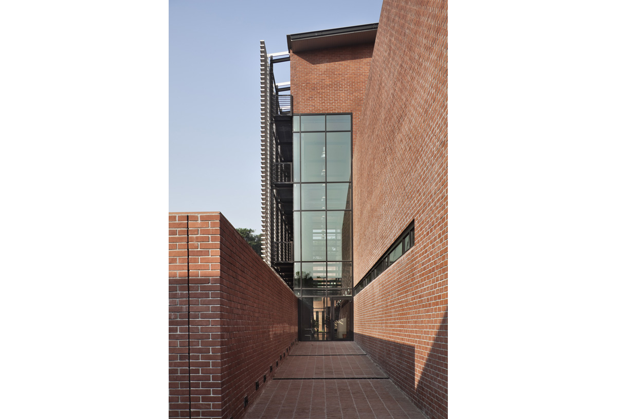 Canadian Chancery Dhaka Exterior 03