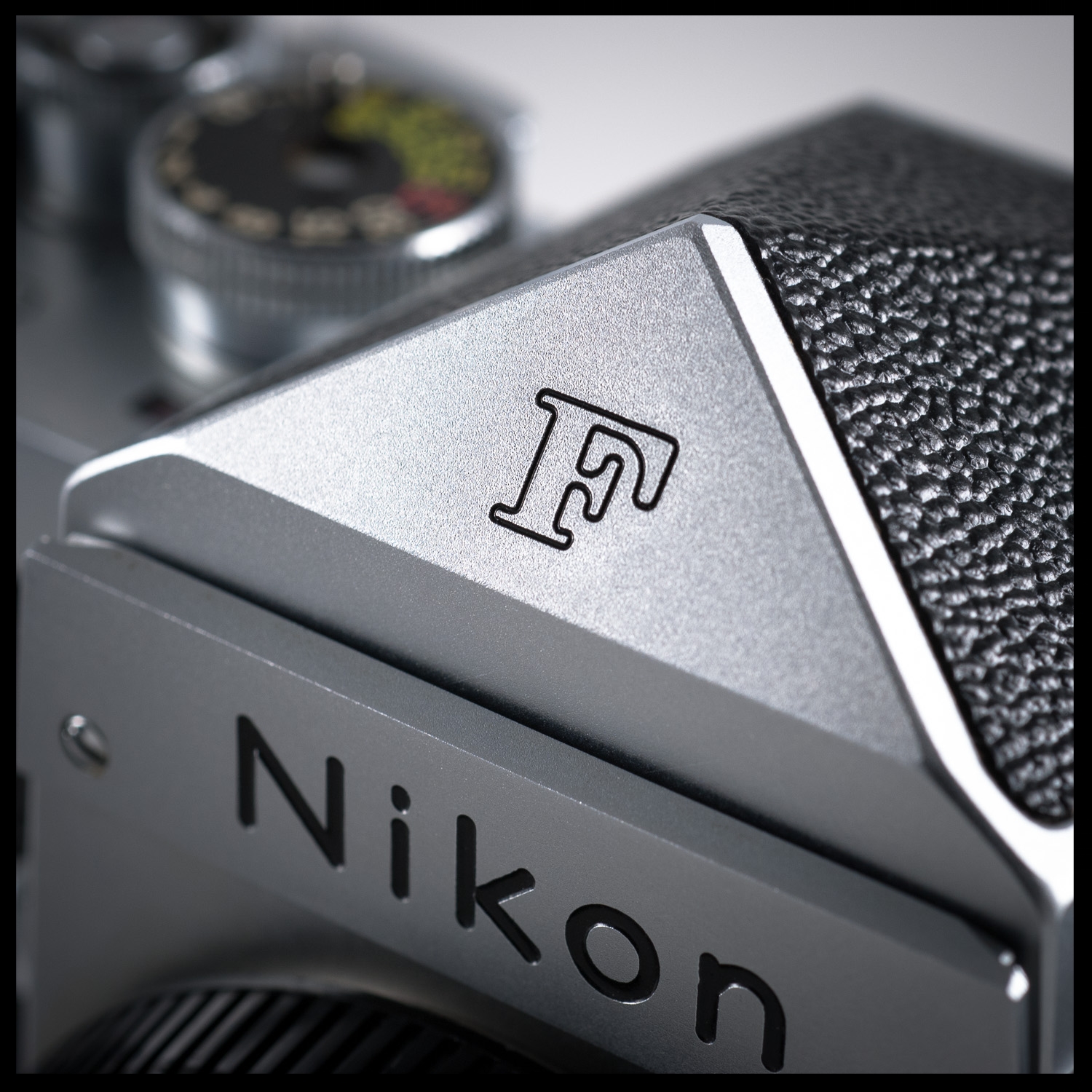 NIKON F