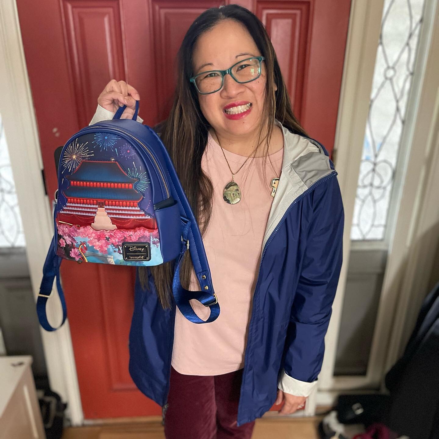 From my rainy day Mulan disneybound a few weeks ago. Finally got my Mulan &lsquo;castle&rsquo; loungefly a bit ago. 😃 Please note my reluctant Mushu. 

#drbookworm #disneybound #disneyboundtowork #mulan