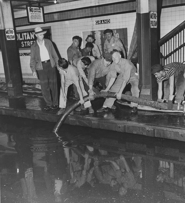 Flooding at Metropolitan Ave /Lorimer Street station in Williamsburg, 1941.

Credit: @nytransitmuseum