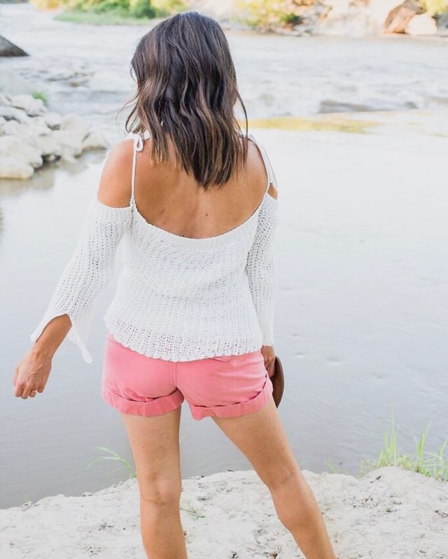 I&rsquo;m baaaaack... Dang, and it&rsquo;s been awhile. Sometimes you just have to go into hiding and run away from social media to just live yo life for a month, yaknowwhatimean? Just me? Probably lol... I do have this new sweater pattern to debut, 