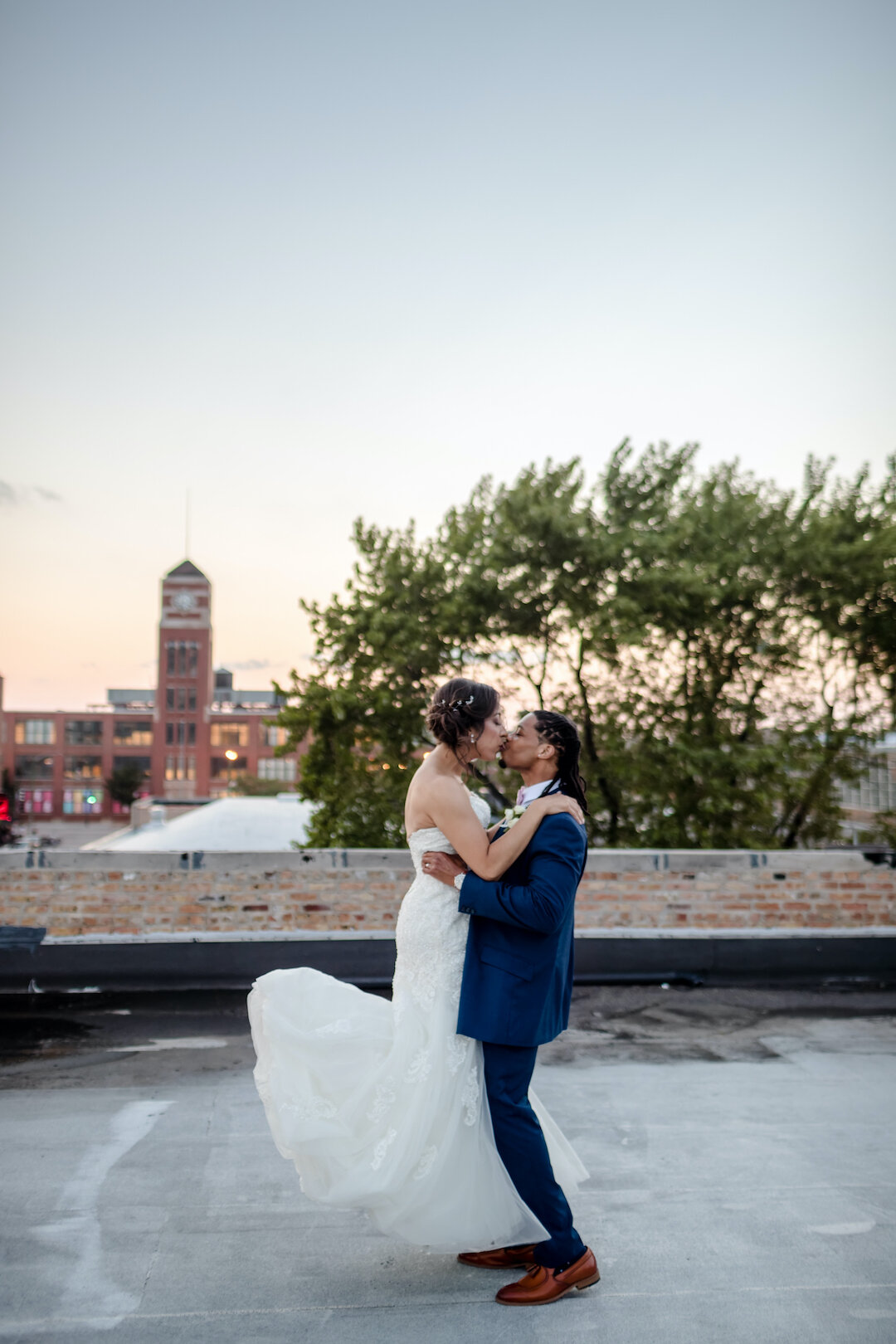 Romantic Chicago wedding at Room 1520 captured by Something Blue Photography Designed. See more elegant wedding ideas at CHItheeWED.com!