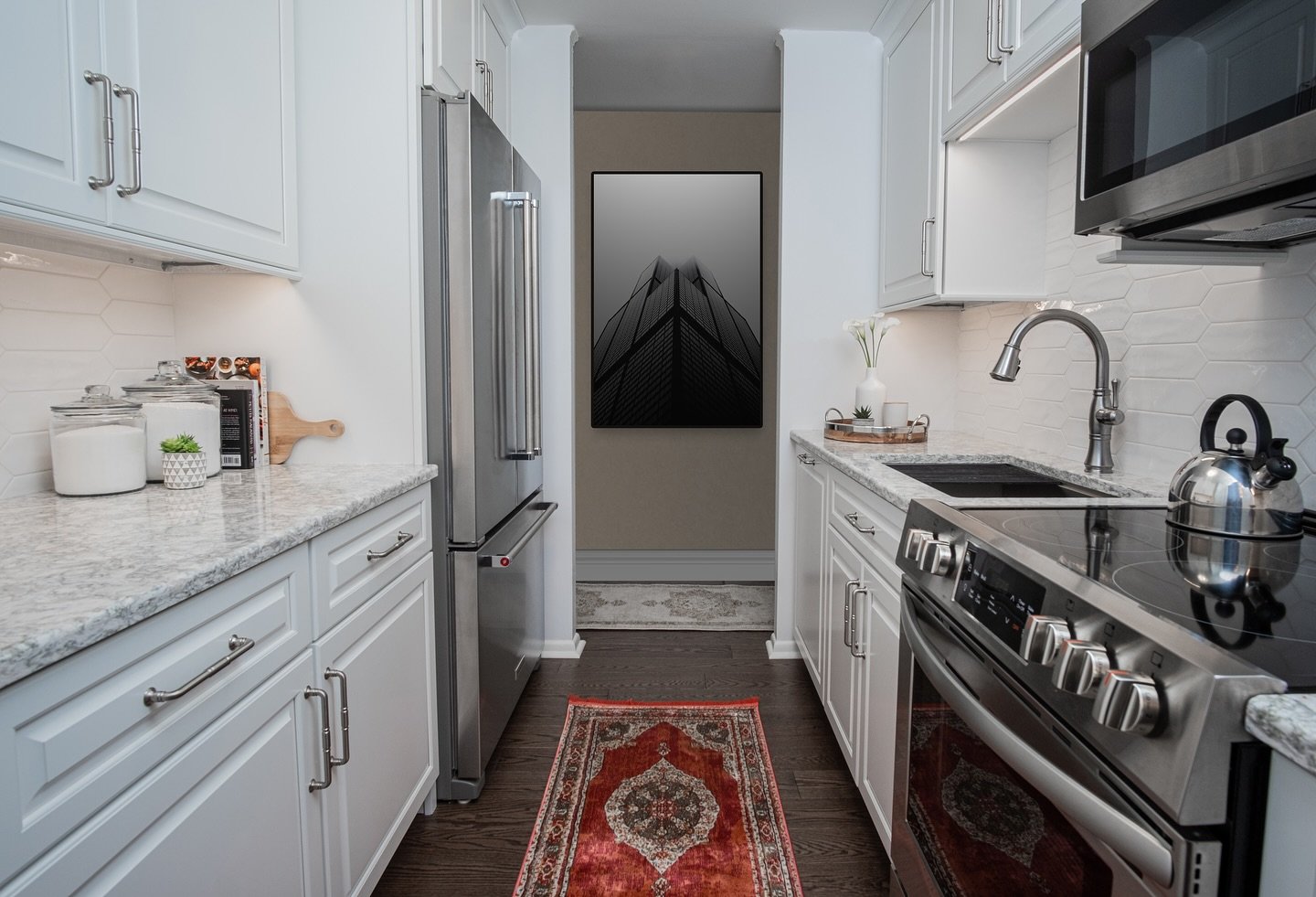 A white kitchen has a classic, basic look that stands the test of time 🤍

Swipe for the before picture ➡️
📸 @lbowesphoto