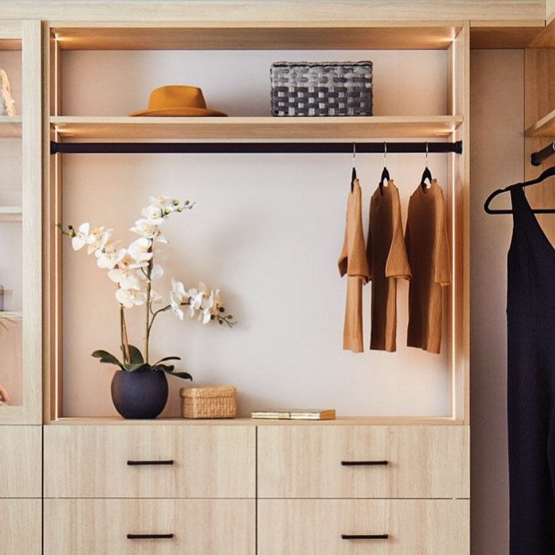 Featuring our new integrated lighting, this custom walk-in closet feels more like a spa retreat. ✨
-
#simplyclosets #custom #storagesolutions #integratedlighting #closet #design @hafelecanada