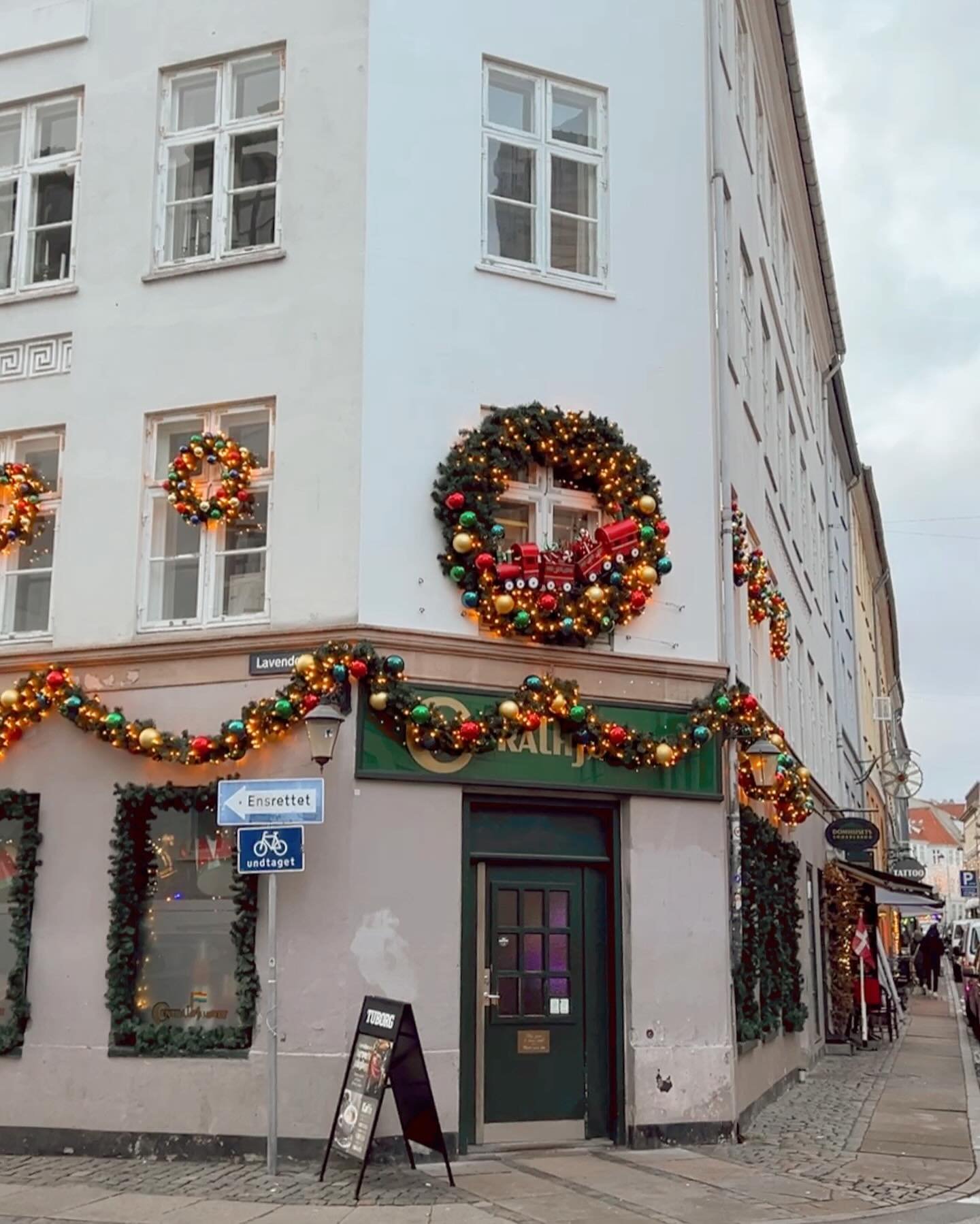 Holiday photo dump. Some Sweden snaps from our trip as well. ( the last snap is of my friend @meganmckean apt. She decorated it so lovely for the holiday I had to share it. ( yes! That a Christmas tree on their square through the window!)