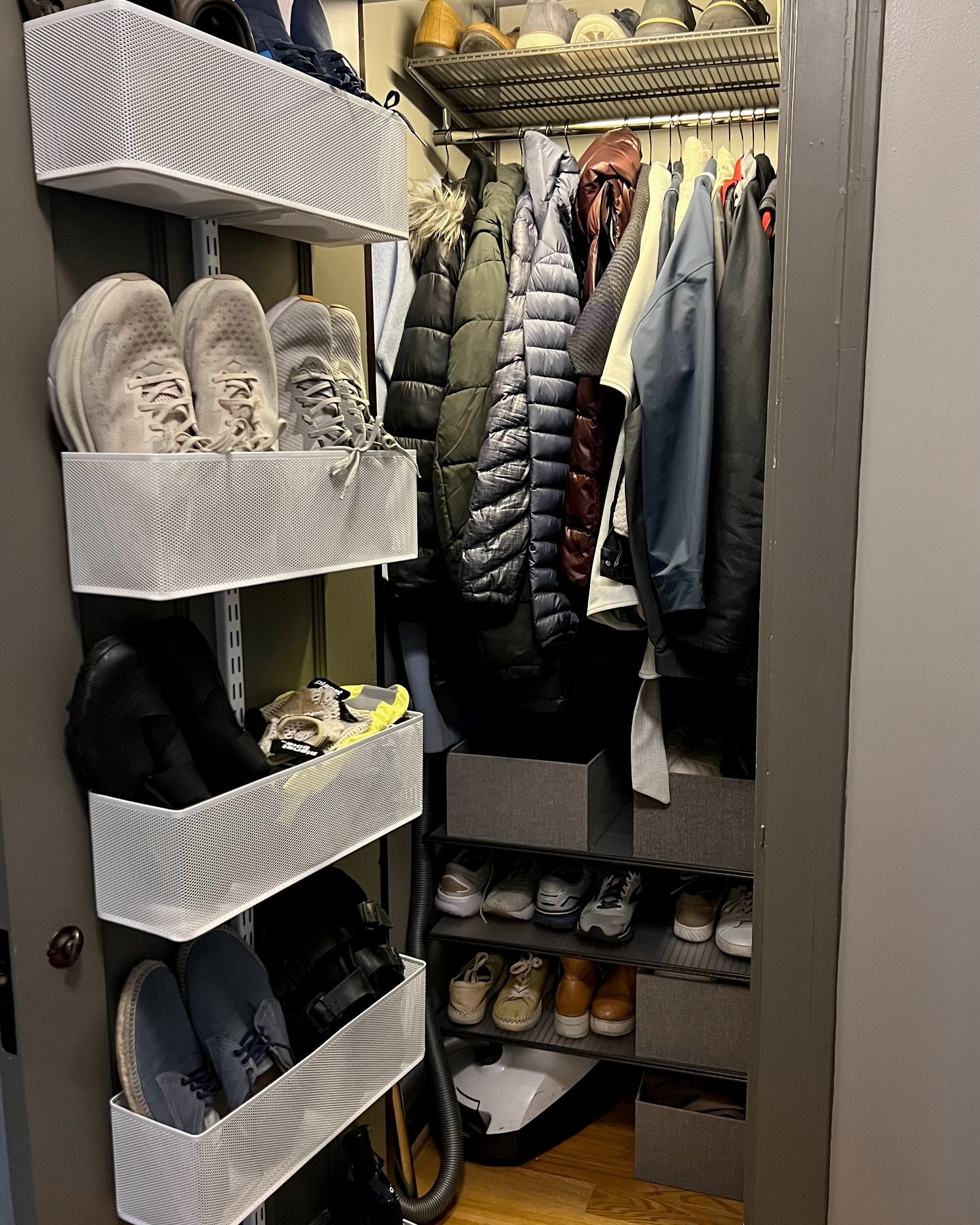 First snow and a fresh start for this entry closet! ❄️✨

Here&rsquo;s the glow-up:

🧥 Swapped the old rod &amp; shelves for a custom @thecontainerstore system

👟 Added sturdy, adjustable shelves to replace flimsy shoe racks

📏 Raised the bar (lite