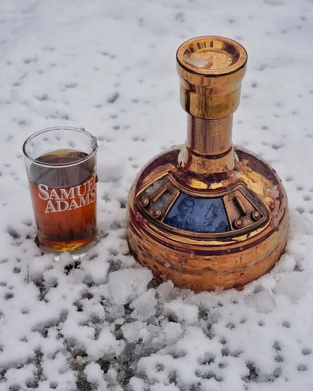 On snow days we break out the big guns #utopias if you know, you know 😉 

#samadamsutopias #beerporn #beertography #beerstagram #snowday #winterwarmer