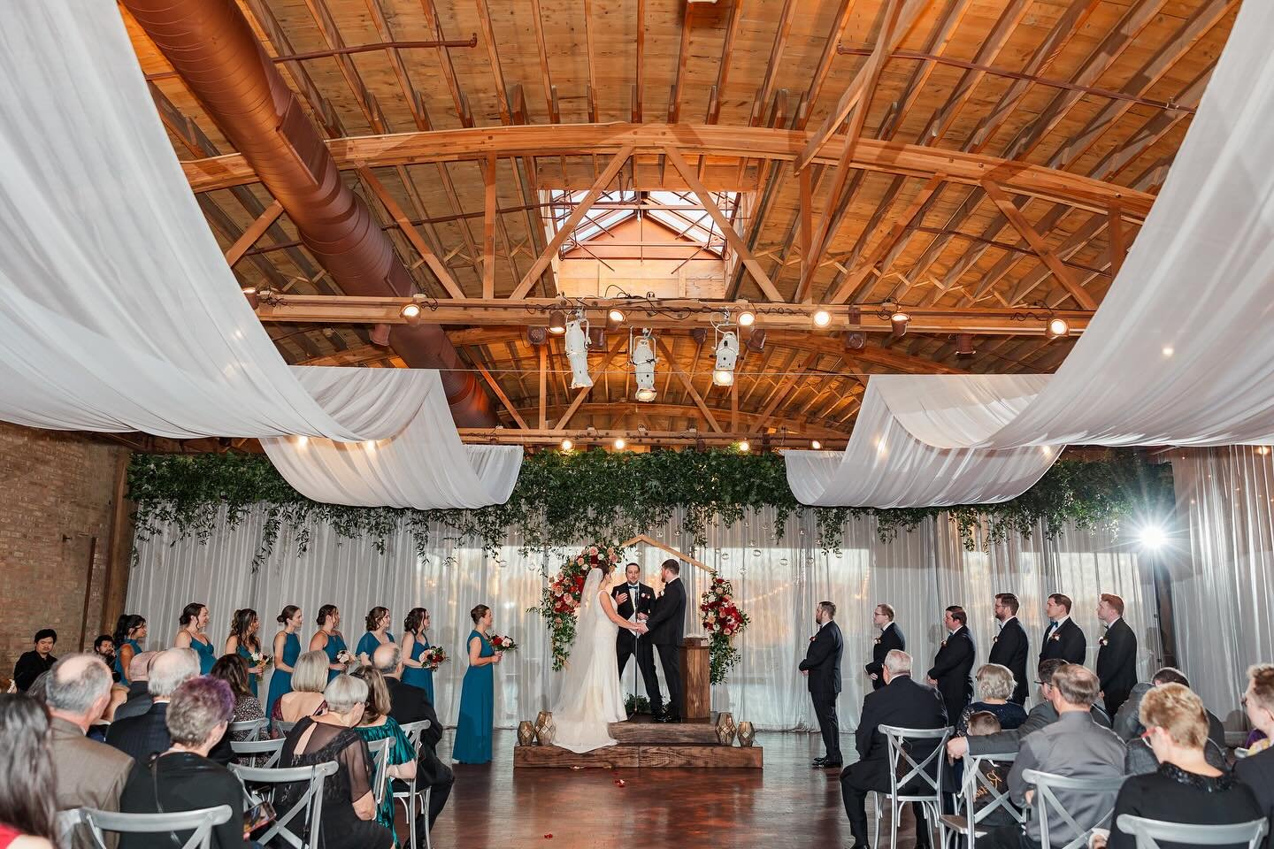 Meredith &amp; Mason&rsquo;s wedding day was nothing short of spectacular! We love when couples infuse their personality into their big day, and Meredith and Mason did just that. Meredith sang a special song that left everyone in awe, and the additio