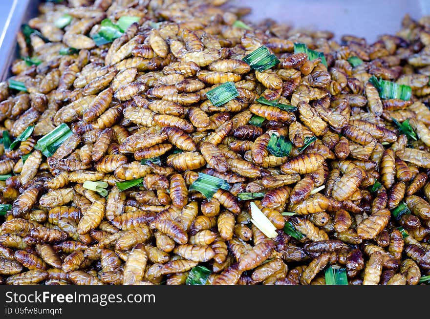 Fried silk worm