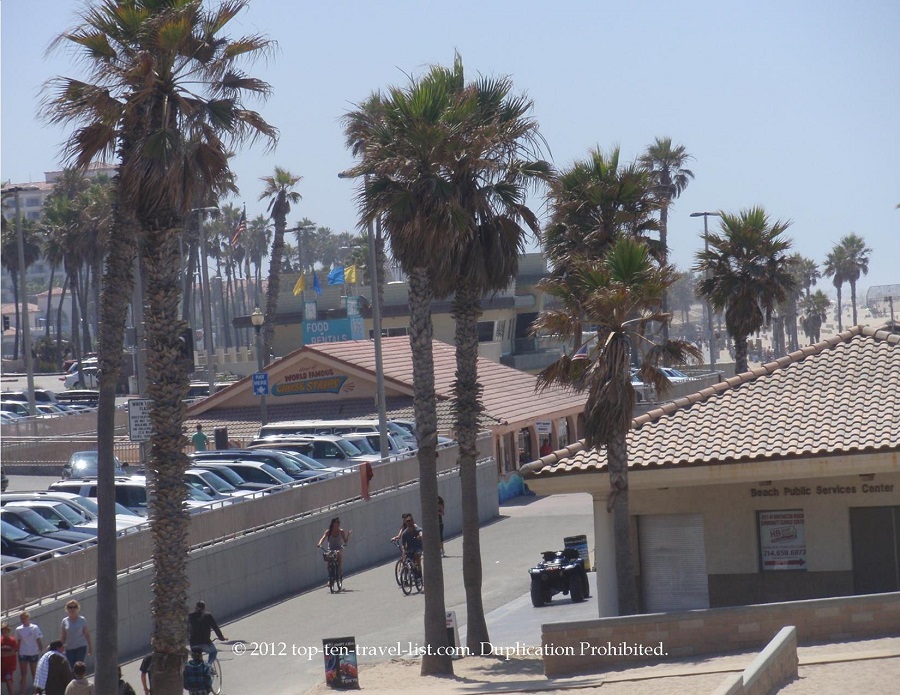 Huntington Beach beachfront biking path 