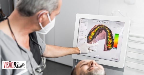 Novo ano, sorriso renovado. Técnica inovadora reduz cirurgia de reabilitação oral de 8 para 3 horas