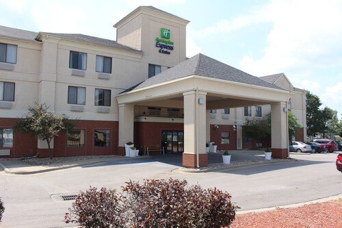 Great Place to stay Holiday Inn Express Kansas City-Liberty near Kansas City 