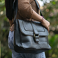 Leather sling, Stylish Companion in Onyx