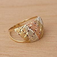 Gold cocktail ring, Tricolor Diamonds