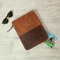 Leather travel folio, On the Move