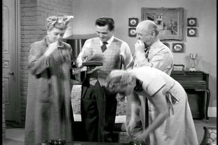 I Love Lucy (1x01- The Girls Want To Go To A Nightclub) - Lucille Ball ...