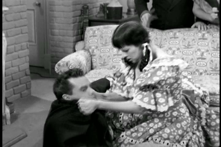 I Love Lucy (1x01- The Girls Want To Go To a Nightclub) - Lucille Ball ...