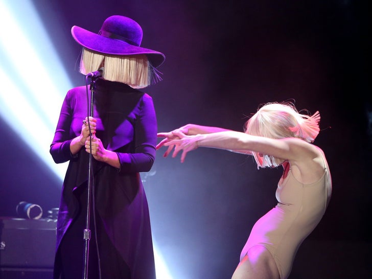 Sia Performance Photos