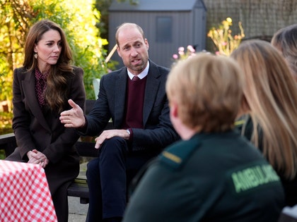 Kate Middleton Prince William Visit Taylor Swift Party Stabbing Center 7