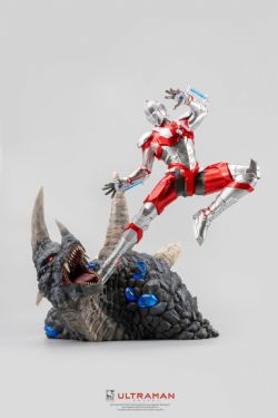 ULTRAMAN -  ULTRAMAN VS BLACK KING 1:4 SCALE HIGH-END STATUE