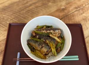 A picture of Sardine Donburi - Japanese rice bowl #easy.