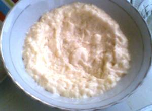 A picture of Garlic cream - toum.