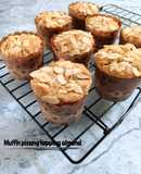 Muffin pisang topping almond