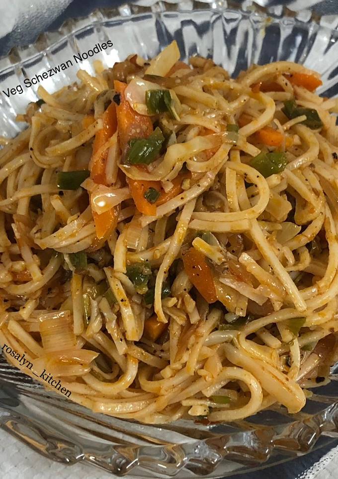 A picture of Veg Schezwan Noodles.