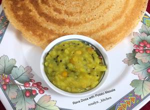 A picture of Rava Dosa with Potato Masala.