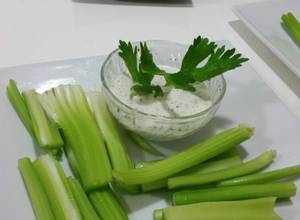 صورة لوصفة تغميسة الكرفس Celery dip