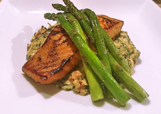 Recipe of Perfect Salmon with Tuscan creamed spinach and asparagus