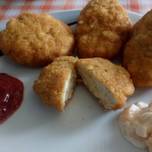 Una foto de Nuggets de pollo rellenos de queso