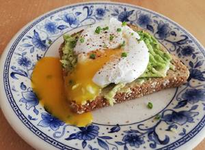 Una foto de Huevo pochado (escalfados) 🥚 para desayuno