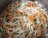 A picture of step 5 of Veg Schezwan Noodles.