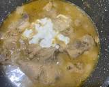 A picture of step 3 of White chicken curry.