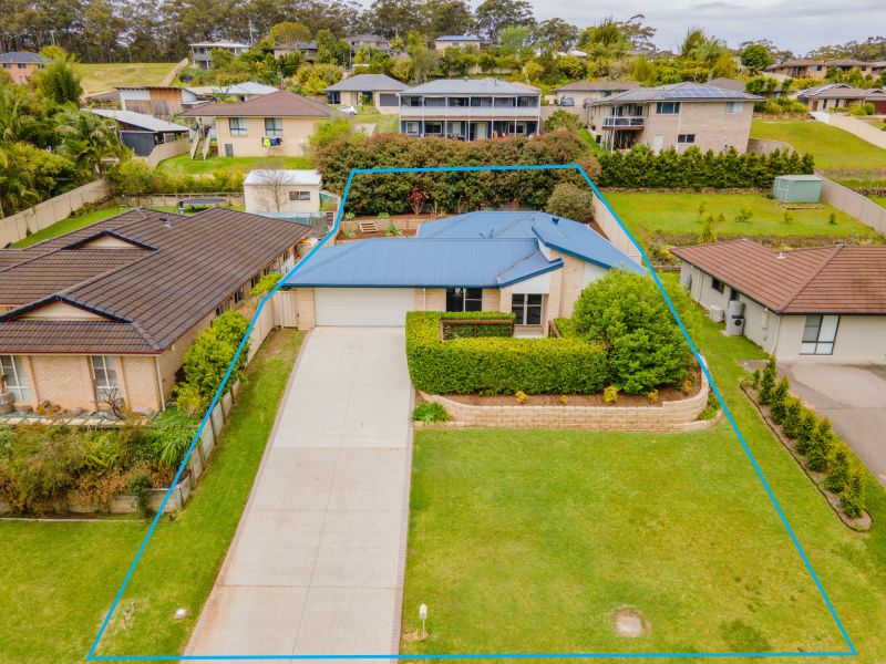 Family Home, 1500m to the Beach