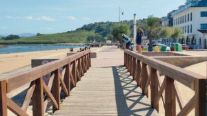 Wooden road tp the beach