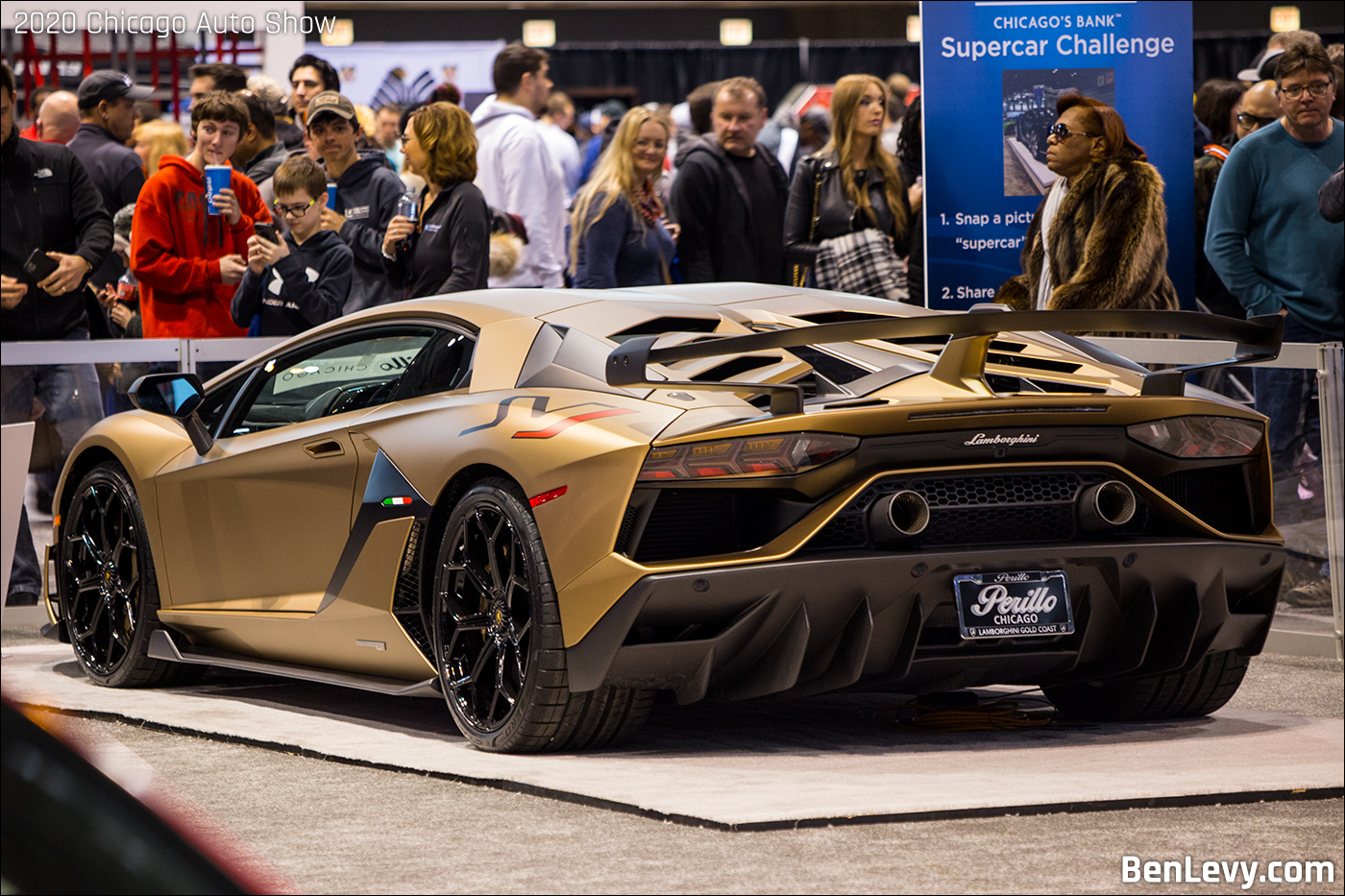 Gold Lamborghini Aventador SVJ