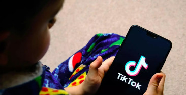 TikTok'ta 8 yaşındaki kız çocuğunun müstehcen dansı ülkeyi ayağa kaldırdı: Çocuğun derhal aileden uzaklaştırılması gerek!