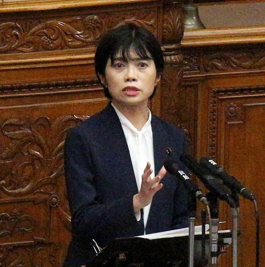 参院本会議で代表質問を行う立憲民主党の打越さく良参院議員＝１２月４日、国会