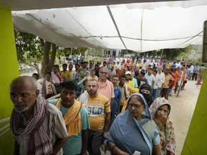 EC reviews preparedness for Delhi polls, holds meeting with representatives of political parties