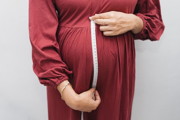 Premium Photo | Muslim pregnant woman measuring her fundus belly stomach