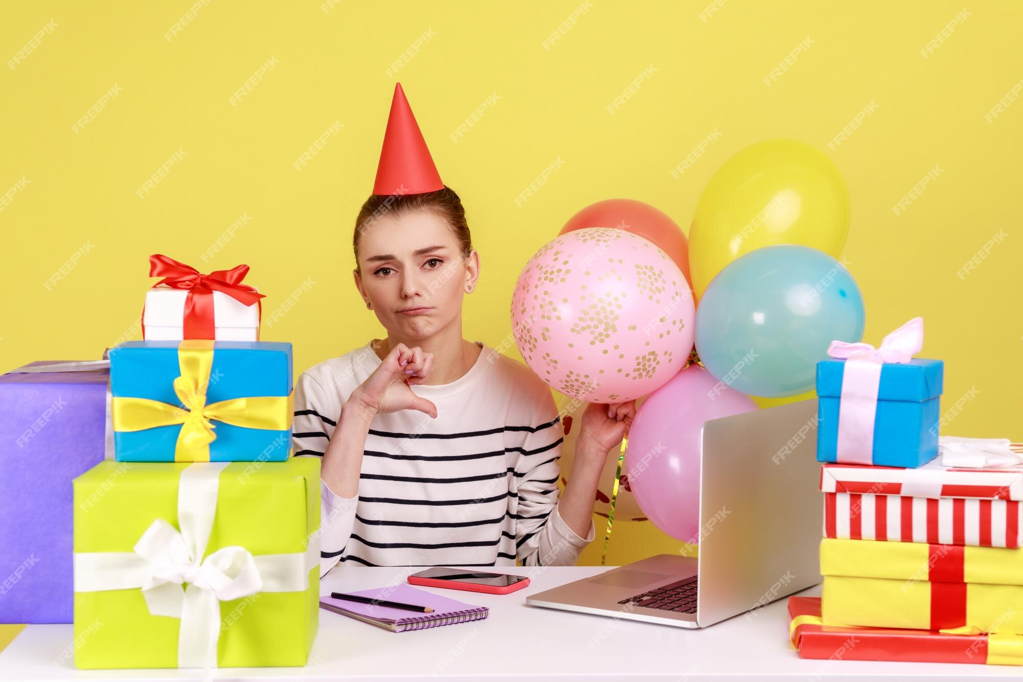 Premium Photo | Woman celebrating birthday at workplace among presents ...