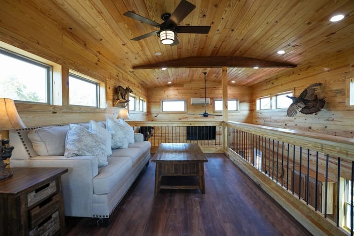 Unique Cabin, Sauna, Hot Tub, Firepit, Games - Lake Bridgeport, TX