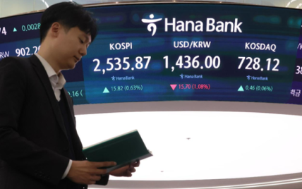 Korean currency gains on delayed Trump tariff expectations 