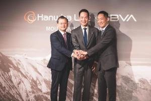 Hanwha Life signs MOUs with global investment firms at Davos forum 